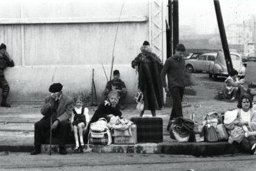 Etienne Daho naît à Oran en janvier 56 et part en septembre 64