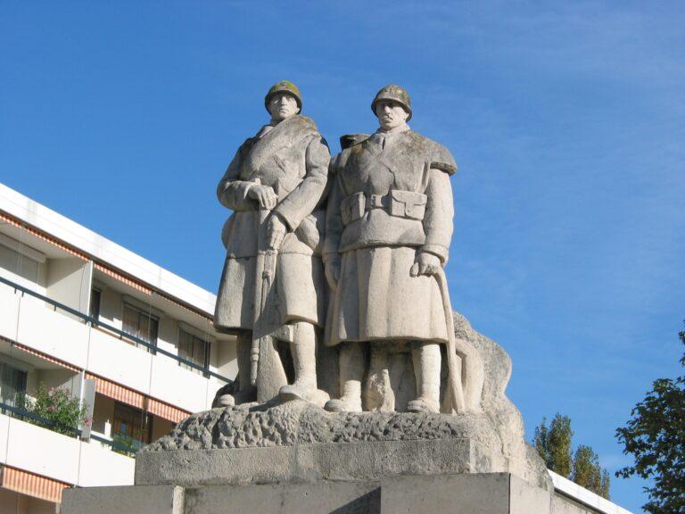 Oran décembre 1967 : le transfert du monument aux morts