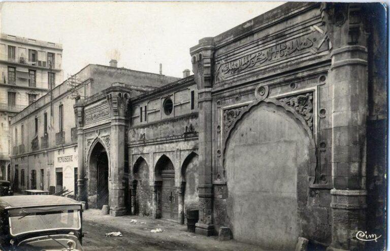 Le cas étrange de la porte du caravansérail