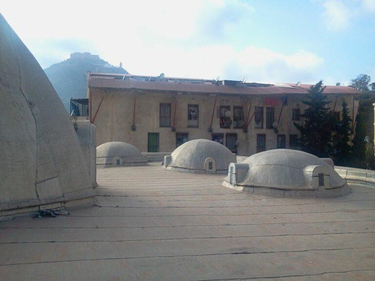 Le toit de la Mosquée du Pacha