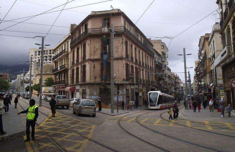 Oran : la ville qui ressemble à une araignée sans corps